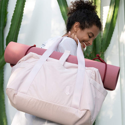 Stylish Pink Gym Bag for Women - Versatile Carry-On Weekender Duffel with Trolley Sleeve for Travel and Workouts